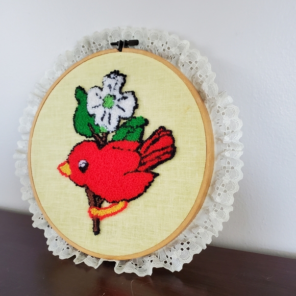 Finished Vintage Fiber Art Punch Needle Red Bird With Floral Branch 11" Diameter - Picture 3 of 6